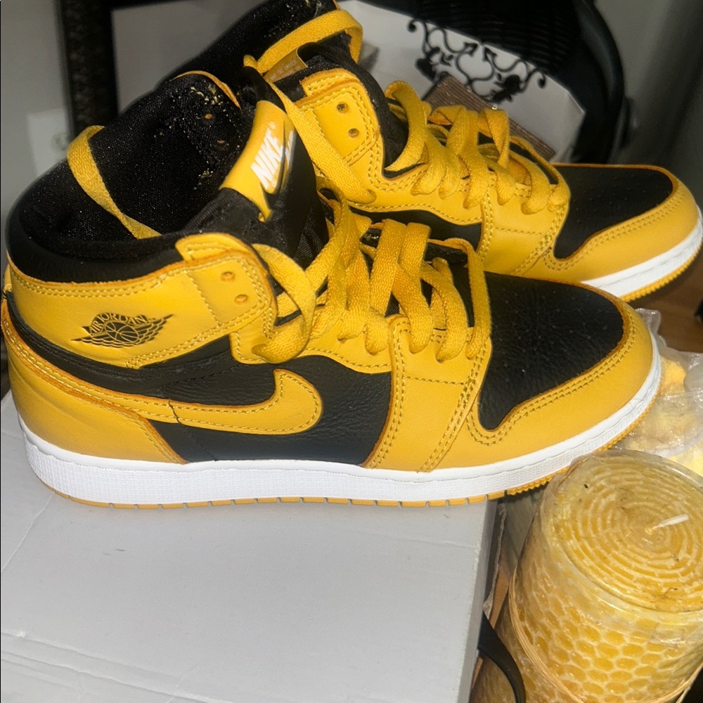 Jordan High OG Pollen Black Yellow Sneakers - Picture 3 of 9
